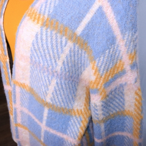 Rain + Rose Soft textured Plaid Comfy Sweater Cardigan Medium, Nordstrom - Picture 4 of 8